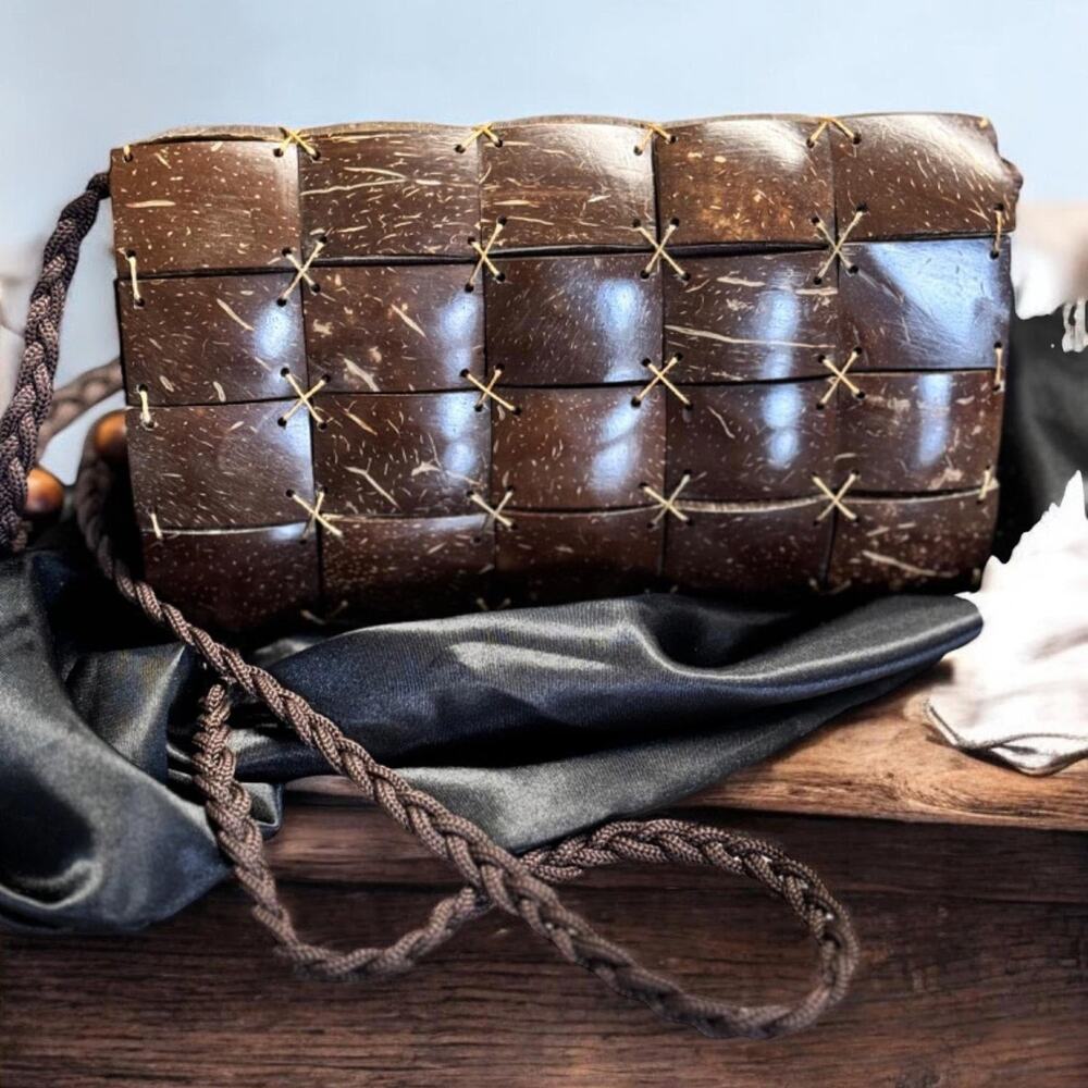 Retro handmade coconut shell purse